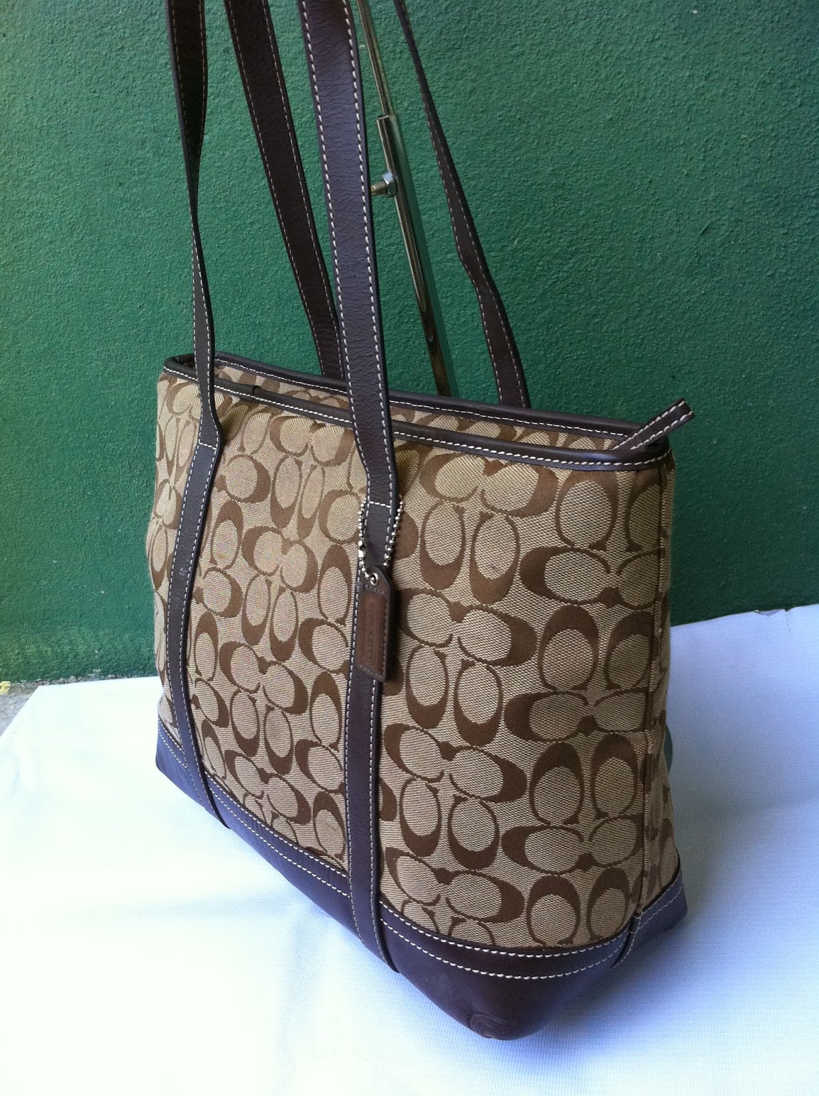 DYBUNDLE COLLECTION AUTHENTIC COACH TOTE CANVAS LEATHER BAG (sold)