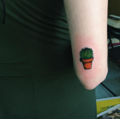 Este pequeno cotovelo tat