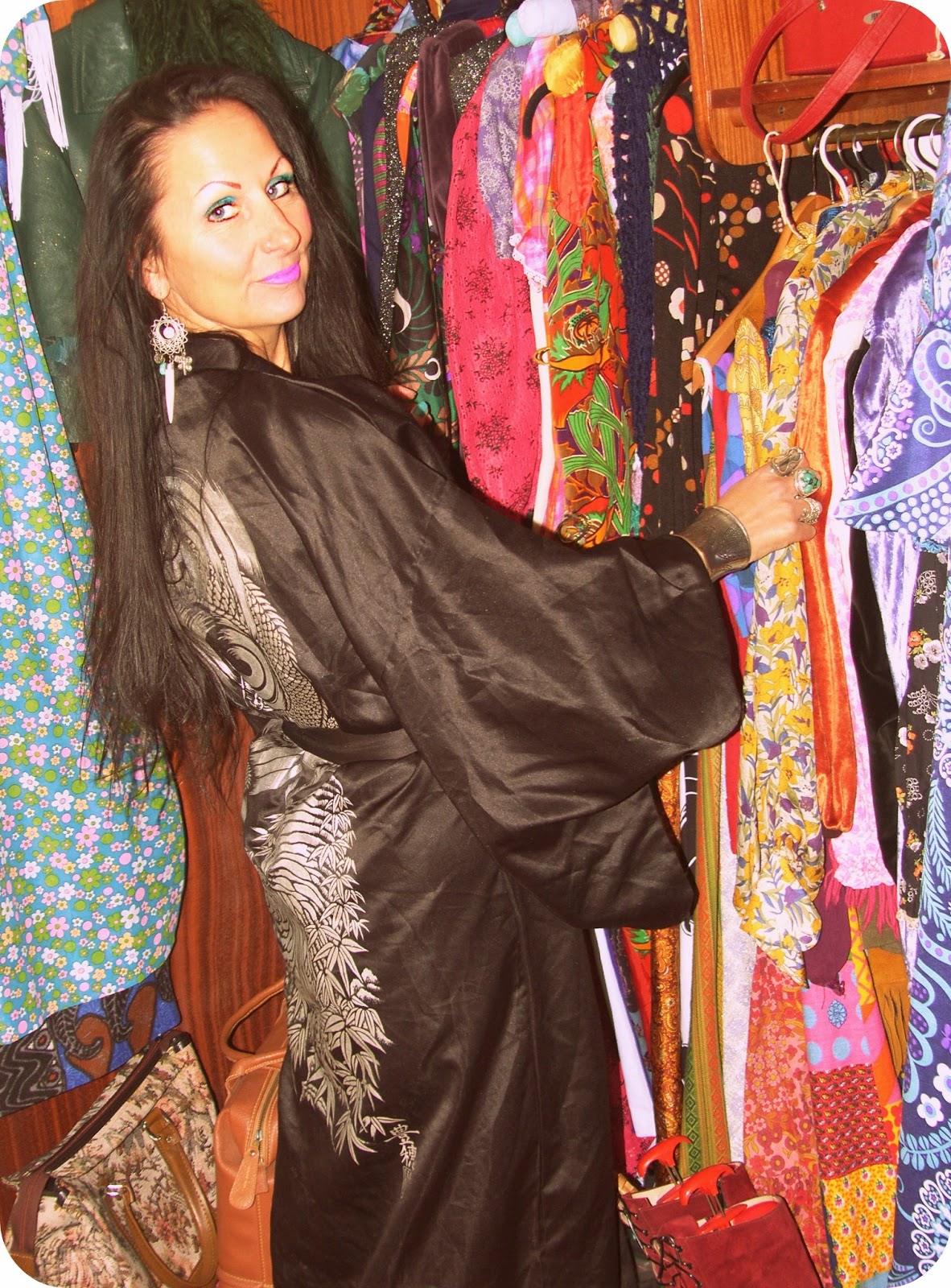 Vintage Vixen: Art, Wardrobe Disarray and A Tutorial