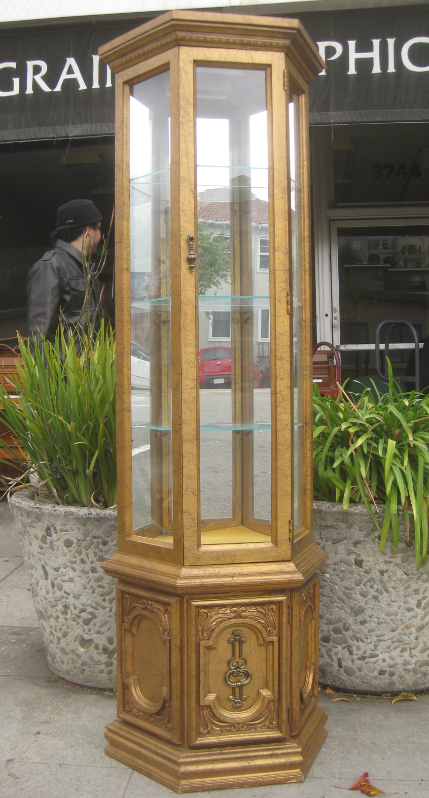 Curio with lights postpastor