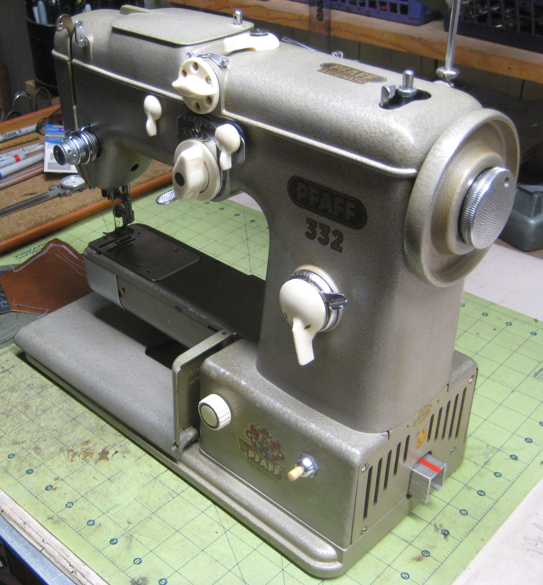MI Vintage Sewing Machines Pfaff 332 (1950s)