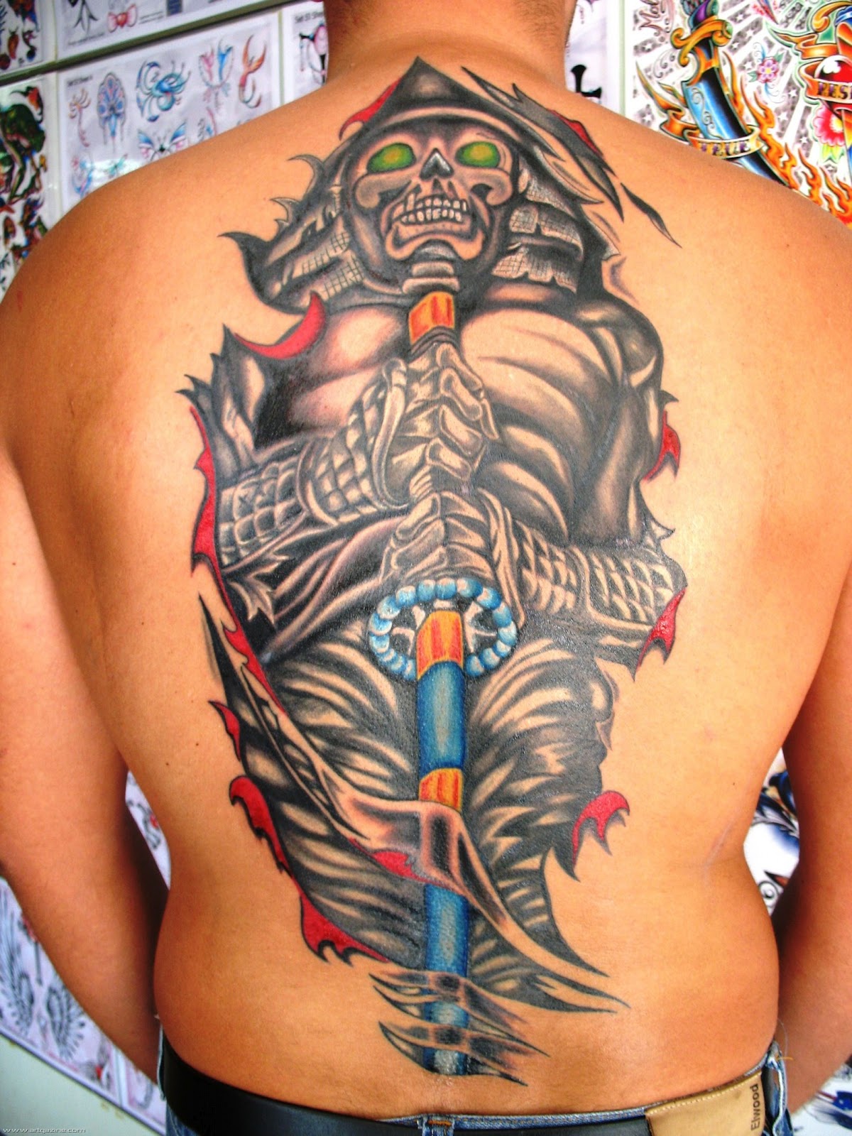 http://2.bp.blogspot.com/-kWf_5FnujRo/UBClLIVvxaI/AAAAAAAADZ0/tjU7b1lONIo/s1600/Japanese-samurai-tattoo-design-10.jpg