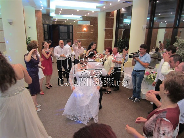 Petrecere de nunta - Arenele BNR 2013 - DJlaPetrecere.ro Petrecere de nunta - Arenele BNR 2013 - DJlaPetrecere.ro