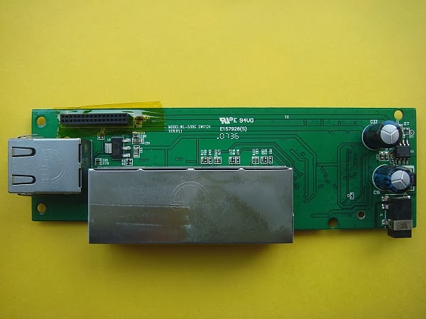 BugWorkShop - 甲蟲工作室: Asus WL-530gV2 Pocket 4-Port 無線寬頻路由器 - 拆解