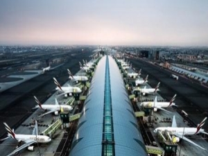 طائرة إيرانية تقصف مطار دبي الدولي بسلسلة غارات جوية اليوم الاحد..! (تفاصيل) طائرة إيرانية تقصف مطار دبي الدولي بسلسلة غارات جوية اليوم الاحد..! (تفاصيل)