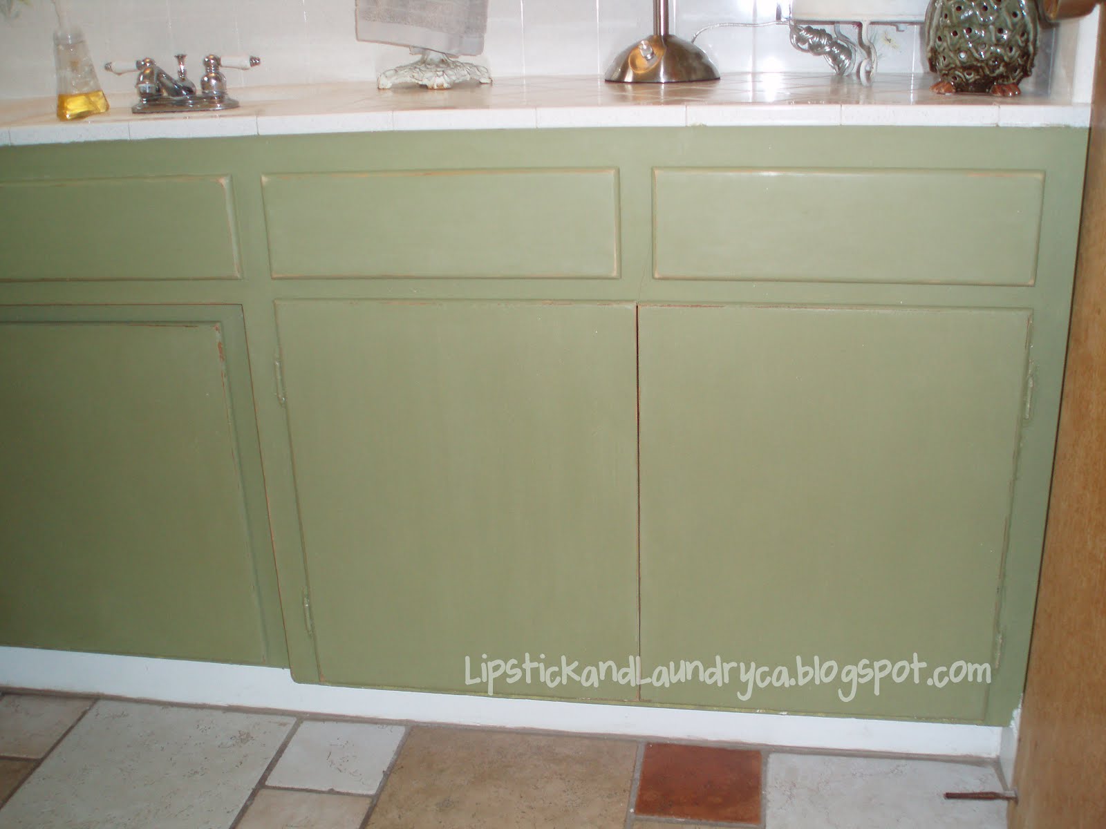 Lipstick and Laundry Chalk Paint on my Bathroom