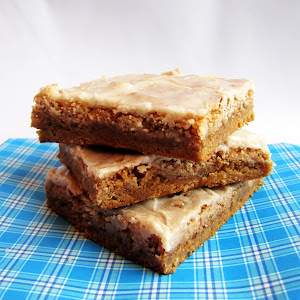 Cinnamon Roll Cookie Bars