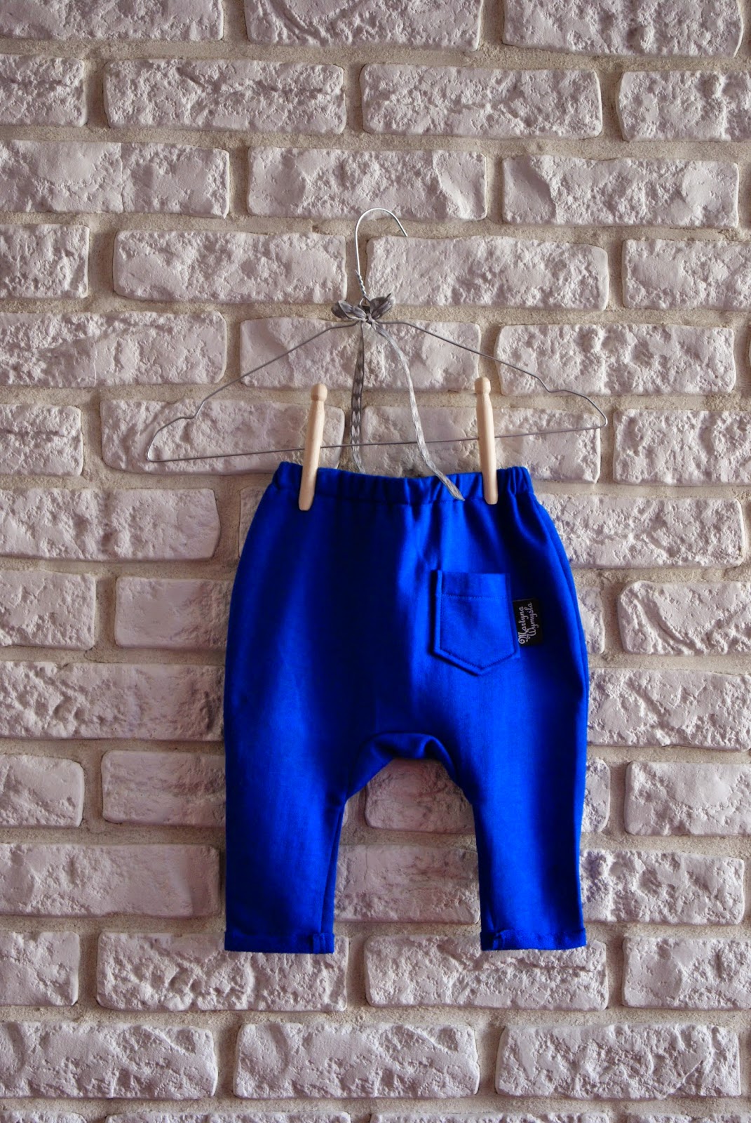 chabrowe pumpy chłopięce dresowe portki niemowlęce