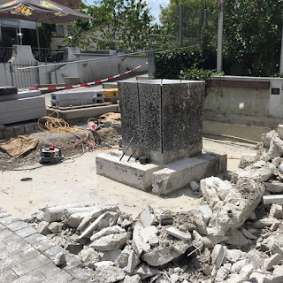 Brunnenabriss Brunnen vor dem Rathaus Schondorf am Ammersee