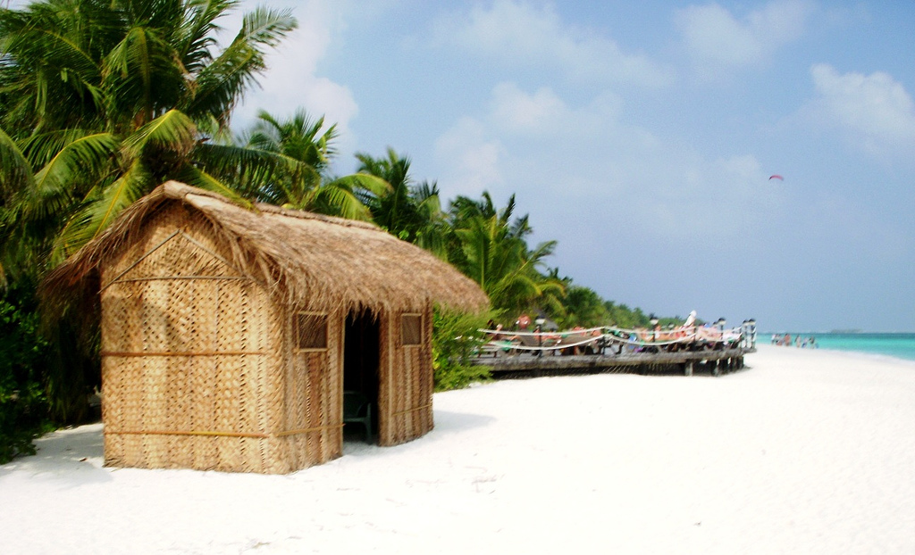 Шалаш на берегу моря Шалаш на берегу моря