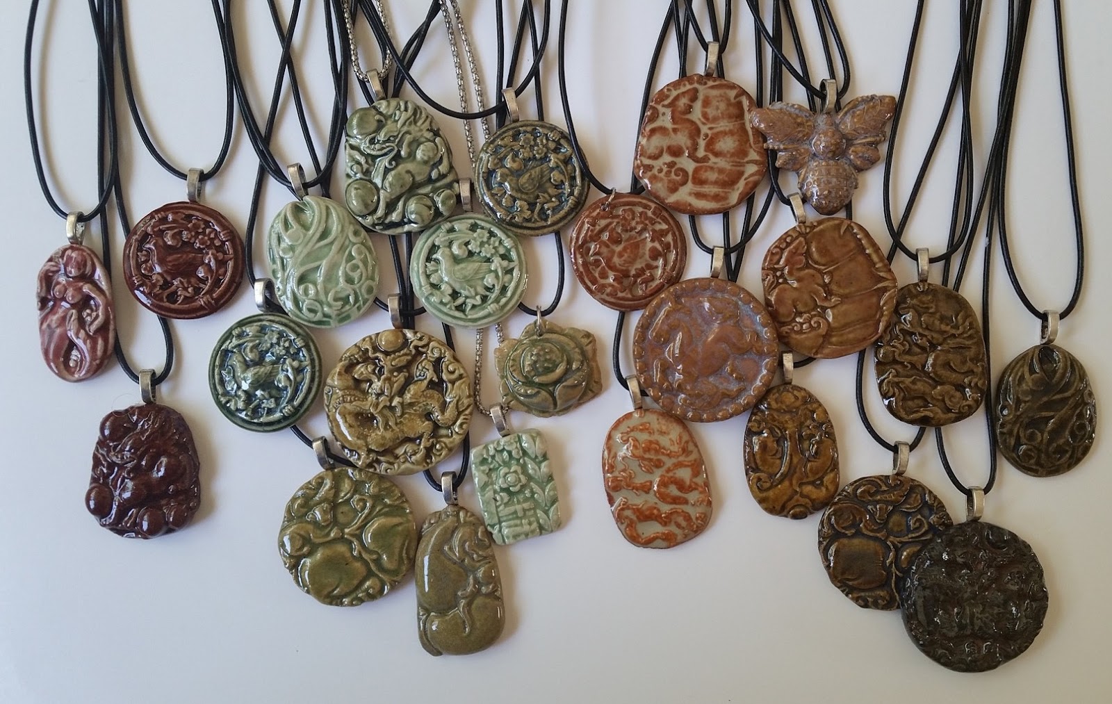 Diane Uke 55+ DIY Tutorials for Creating Pendants & Charms