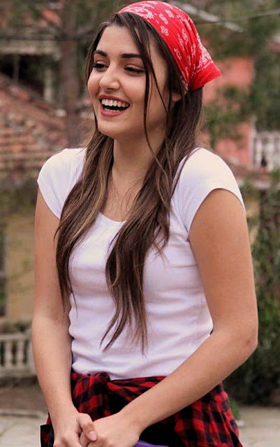 Foto Artis Turki Cantik Hande Ercel - Merk yg Bagus