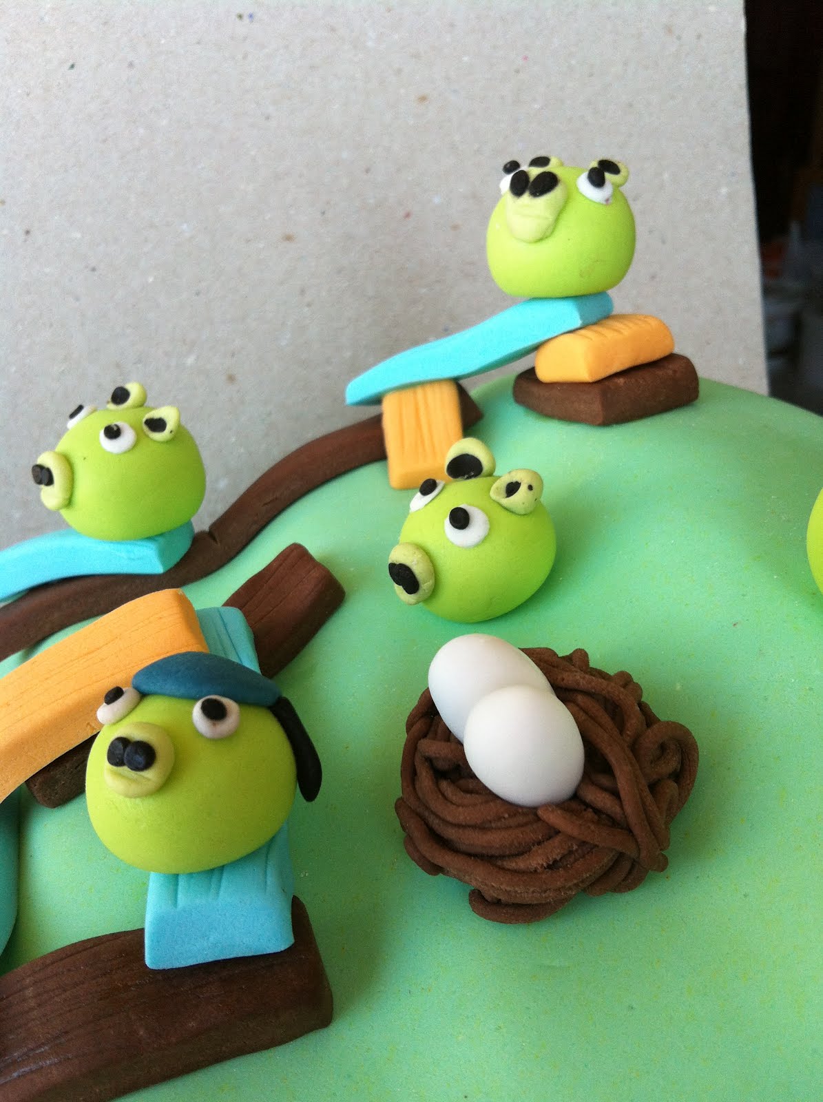 SPATULA Demet�in Spatulasi… Angry Birds Temalı Pasta