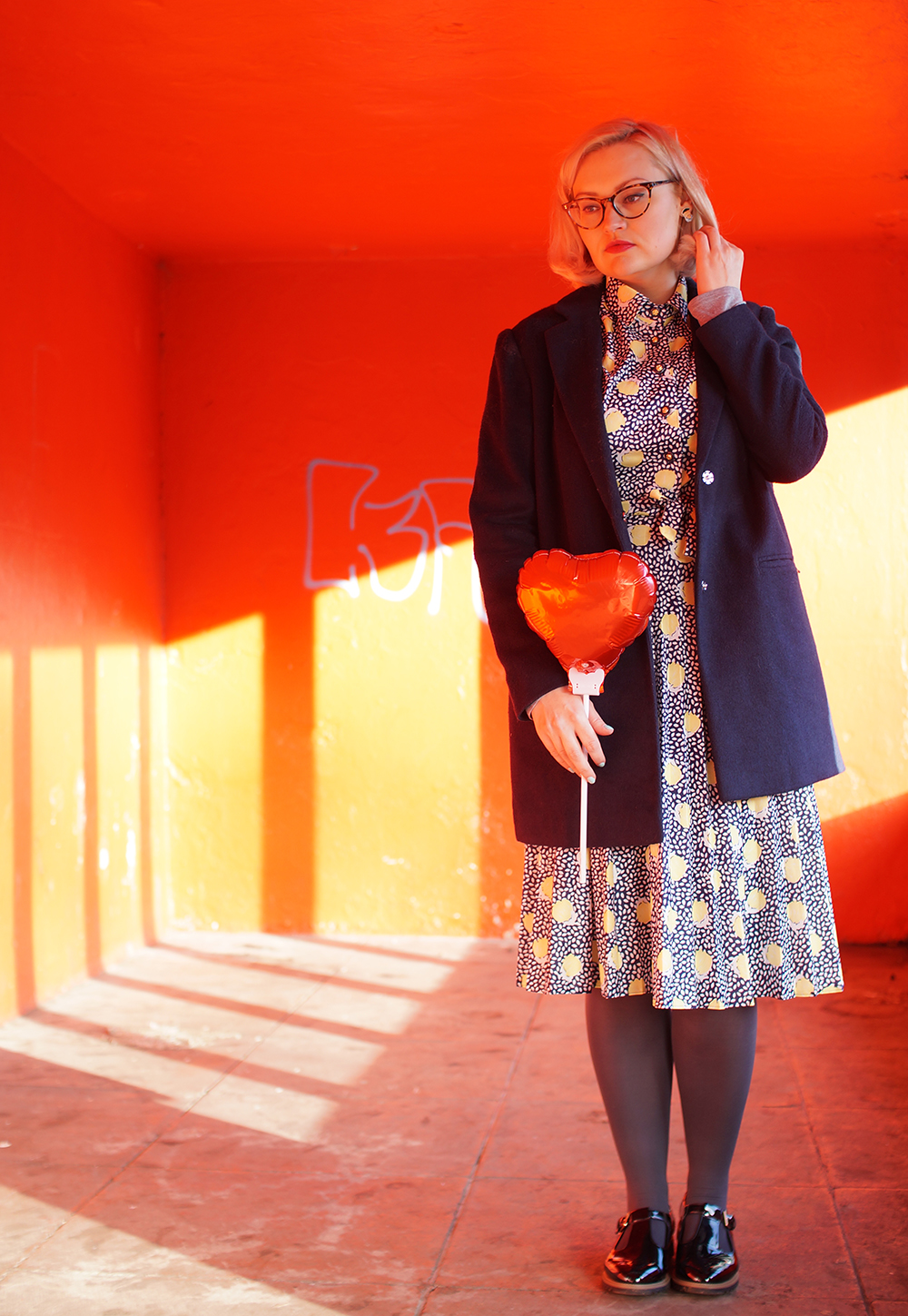 Zingy lemon print vintage dress lemon print, heart shape balloon, oversized navy jacket from New Look, best picks from the vintage kilo sale