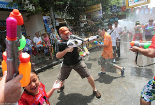 الاحتفال بمهرجان "يوم الماء" تايلند 12.jpg