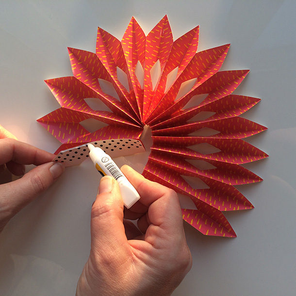 it's a heart heart season Gift Wrap Stars tutorial