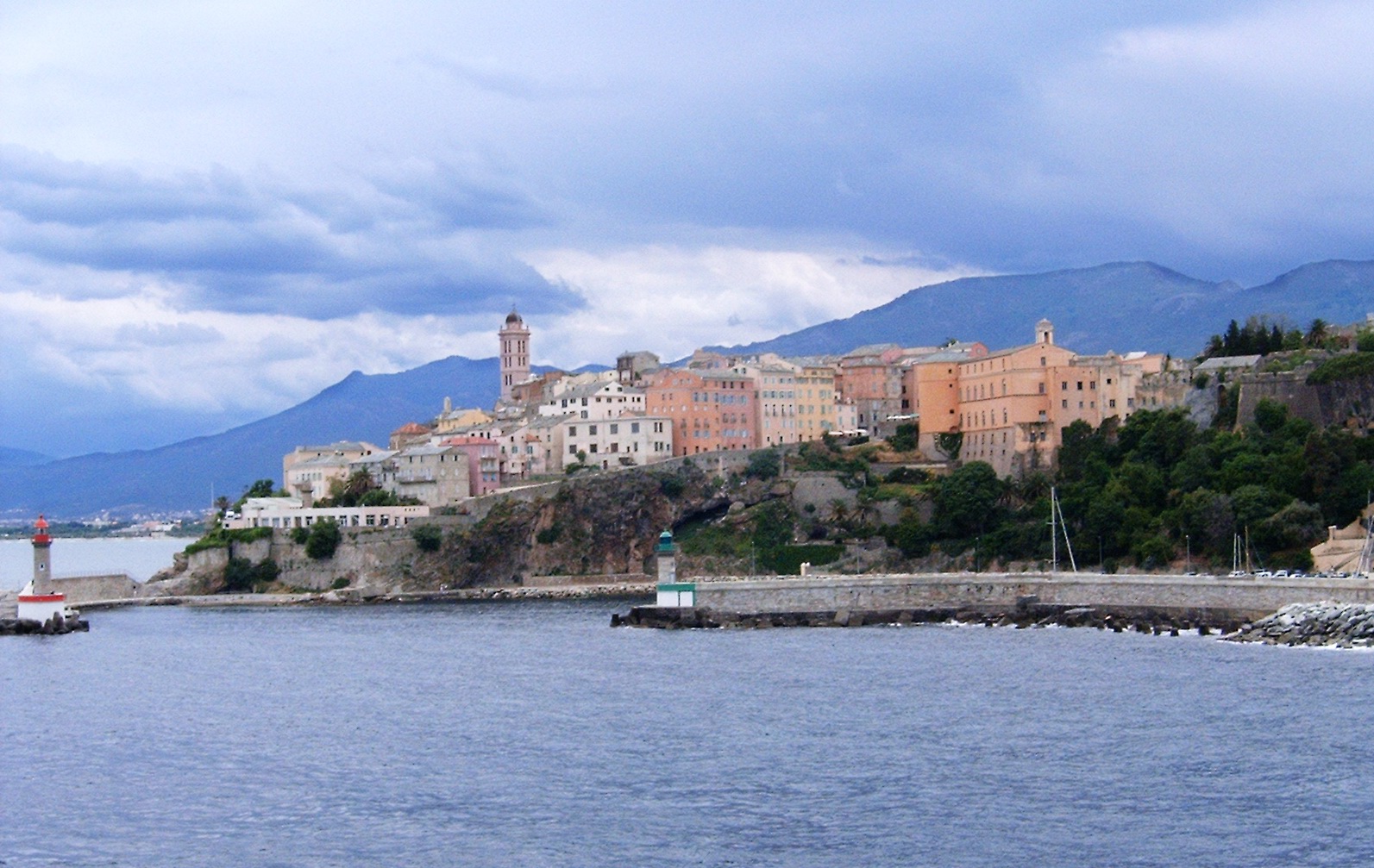 Cubo Viaggiatore Giro Della Corsica In Bicicletta