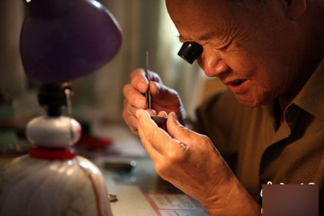 Cu ong 78 tuoi chiu choi, sam 1600 chiec dong ho - Anh 7