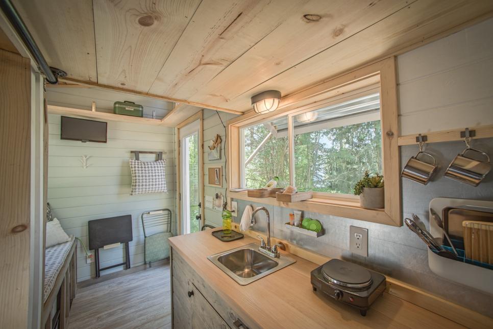 Knoxville man and his daughter lived five years in 196-square-foot tiny  house. Now it's for sale.