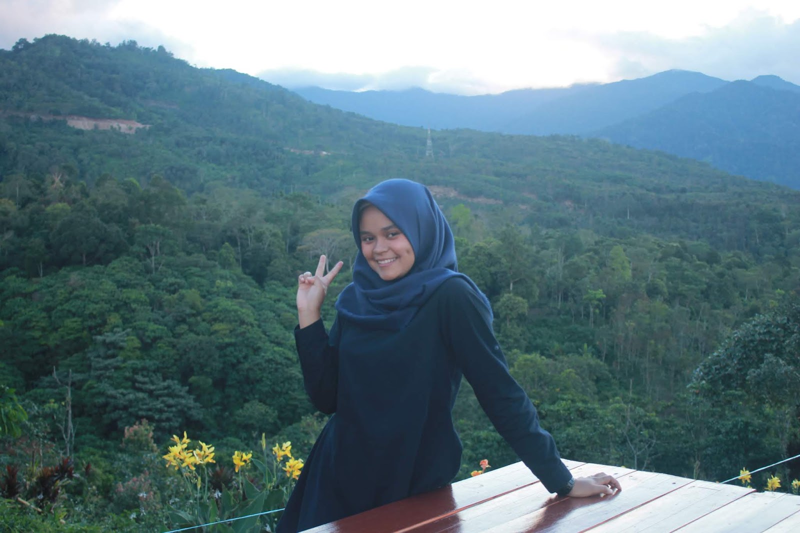 Puncak Laras: Spot Wisata Instagramable dengan View Memukau
