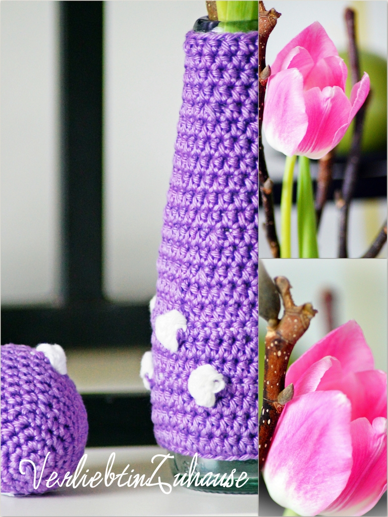 Rosa Tulpe in Vase mit gehäkeltem Überzug und gehäkeltem Ei