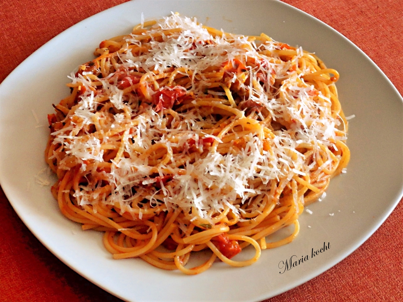 Maria kocht: Spaghetti mit Porree-Knoblauch-Tomatensoße / Pórés ...