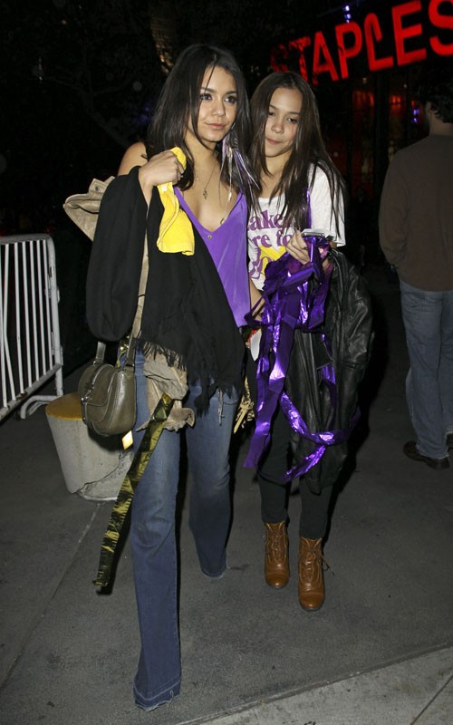 TeenCelebBuzz: Vanessa & Stella Hudgens Hit Up Lakers Game Stella Hudgens And Christian Beadles