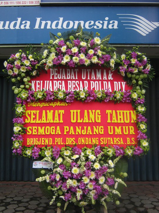 Contoh karangan bunga ucapan selamat wisuda