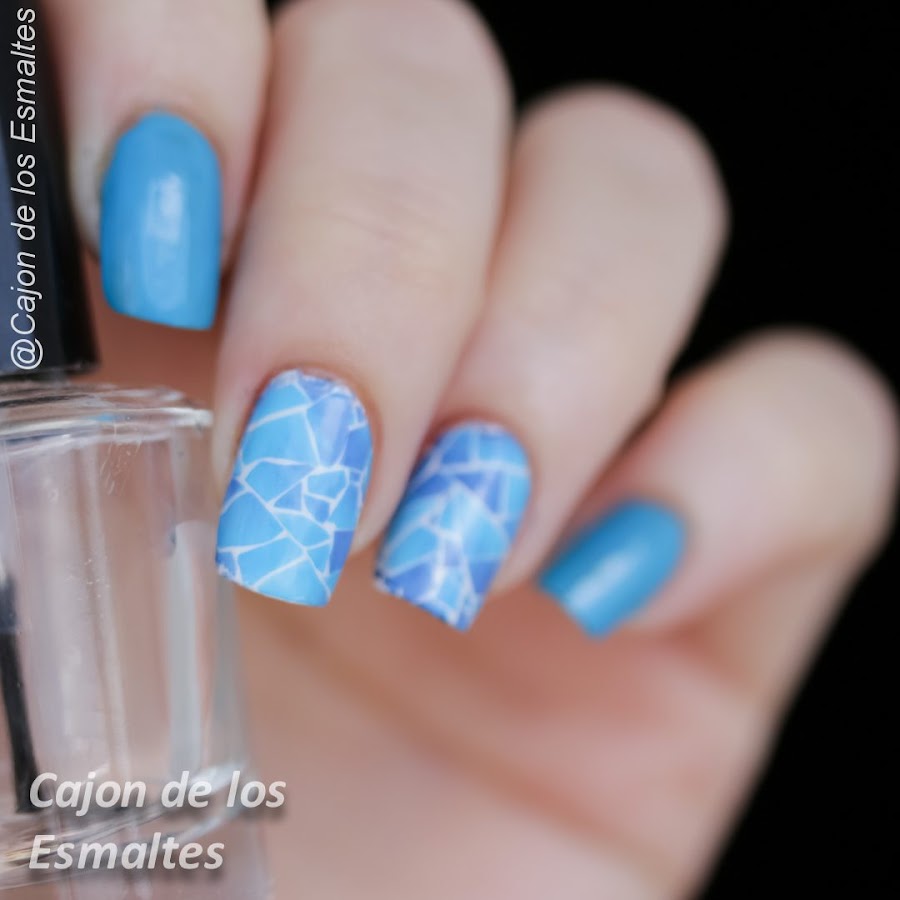 Uñas mosaico o vidrio roto sin celofán