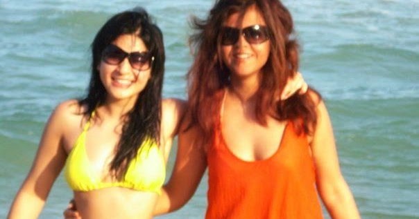 Ayesha Omer and Maria Wasti in Bikini dress on beach | I Am Shahzaib Anwer