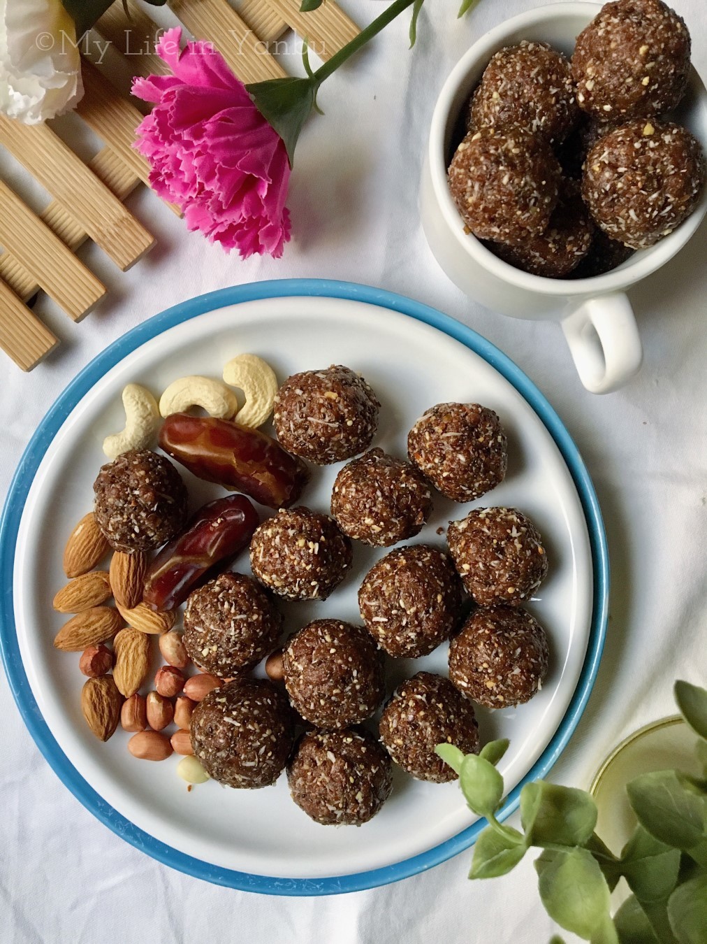 Dates and Nuts Energy Balls