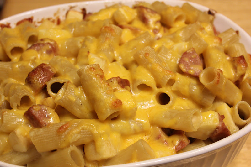 THE BUSY MOM CAFE Pasta Bake with Kielbasa and Apples