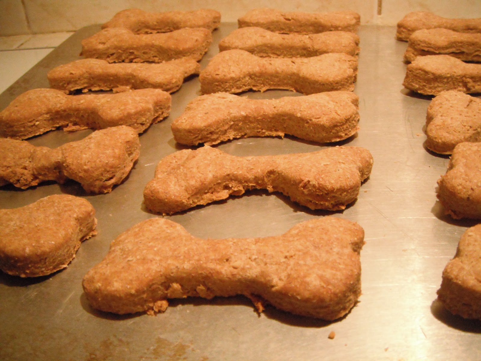 Describe Happy Homemade Dog Biscuits