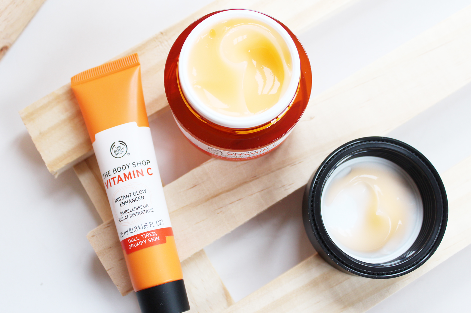 THE BODY SHOP Vitamin C Instant Glow Enhancer + Glow Boosting