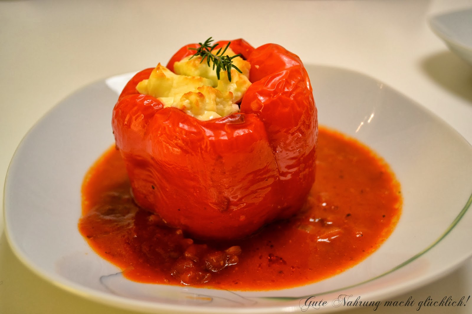 Gute Nahrung macht glücklich : Gefüllte Paprika mit Hackfleisch, Feta ...