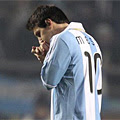 En el partido inaugural de la Copa América Argentina 2011, Sergio Kun Agüero salvó a Argentina. El fútbol de Messi no apareció en todo el partido.