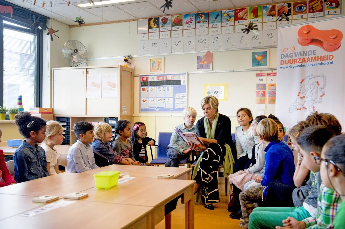 Princess Laurentien of The Netherlands visits the Daltonschool Neptunes at the Day of sustainability and reads for children