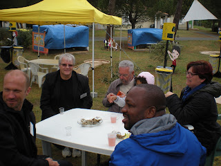 Gérard, Yves, Jean-Paul, un bout de Laly, Diarra et Isabelle