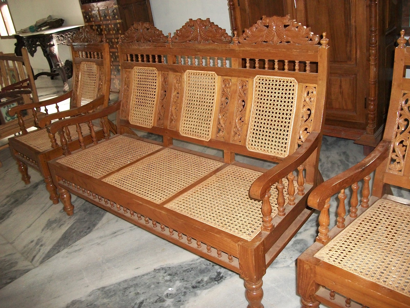 Why Choose A Teak Furniture Factory For Your Home Design Needs