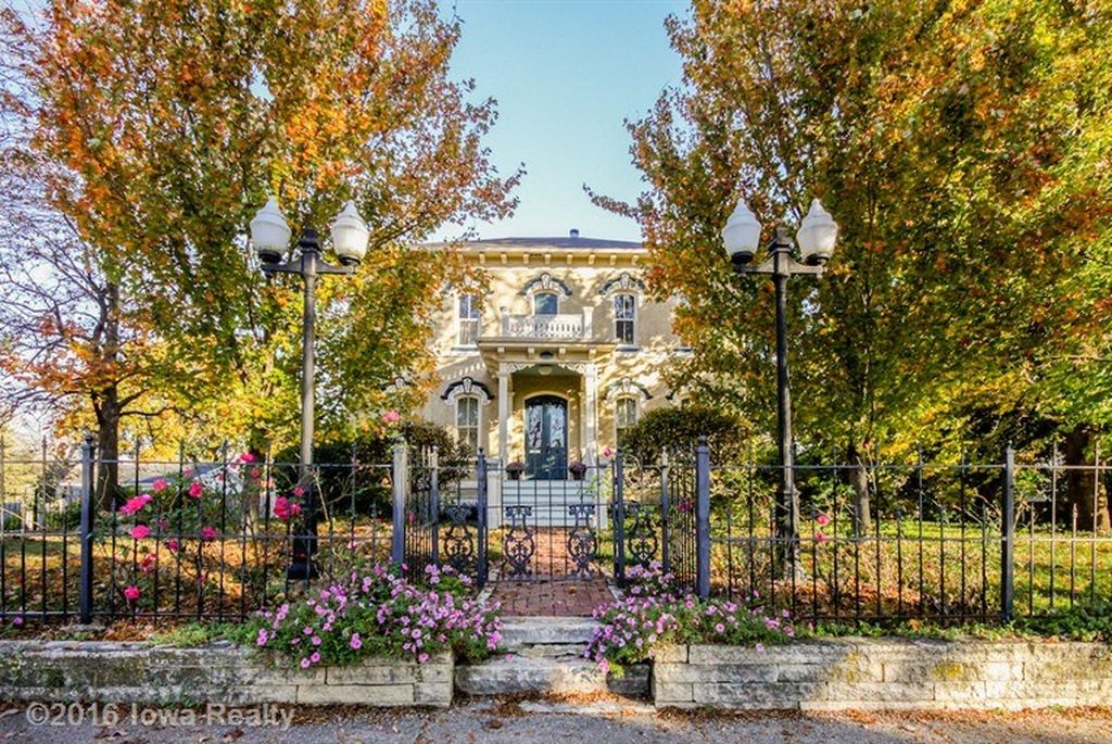 Sweet House Dreams 1875 Italianate in Indianola, Iowa