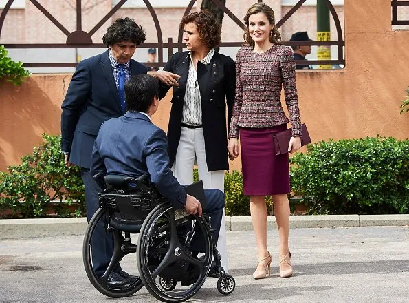 Queen Letizia wore Hugo Boss Valessima Skirt, Magrit Shoes, Queen Jewels Coolook Hera Earrings, carried Acosta Clutch Bag at the Royal Board