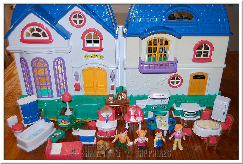 3 & 2 Sapphires CP Toys SelfContained "TakeAlong Doll House"