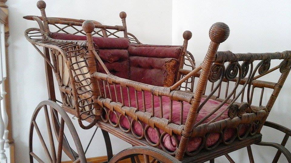 Rock Spring Farm Antique baby carriage in very good original condition