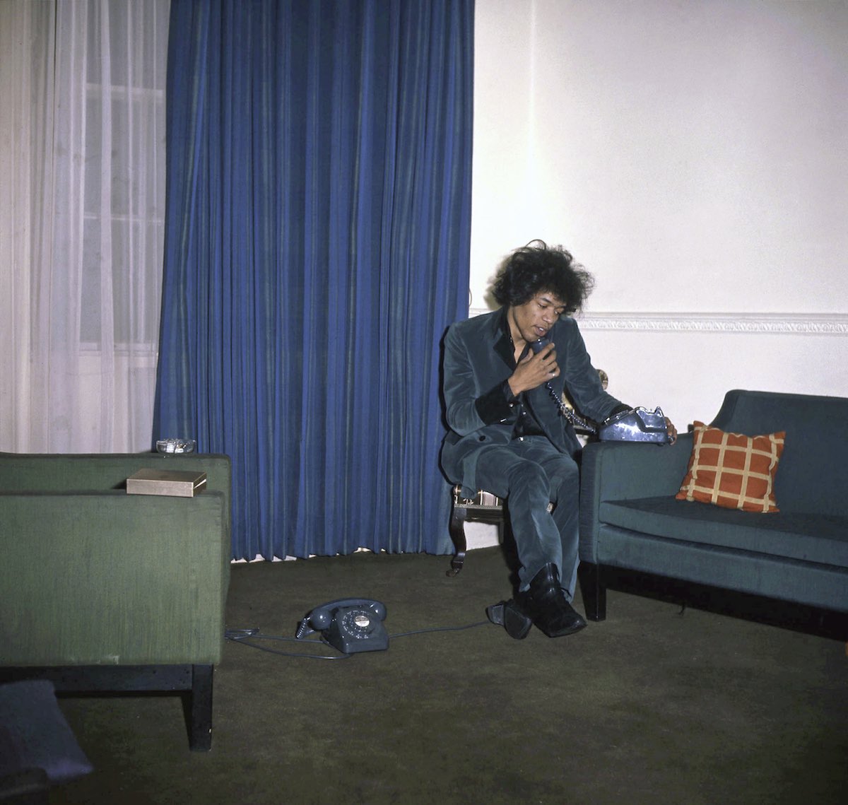 When Jimi Hendrix Rented Ringo’s Apartment Amazing Photos Capture His
