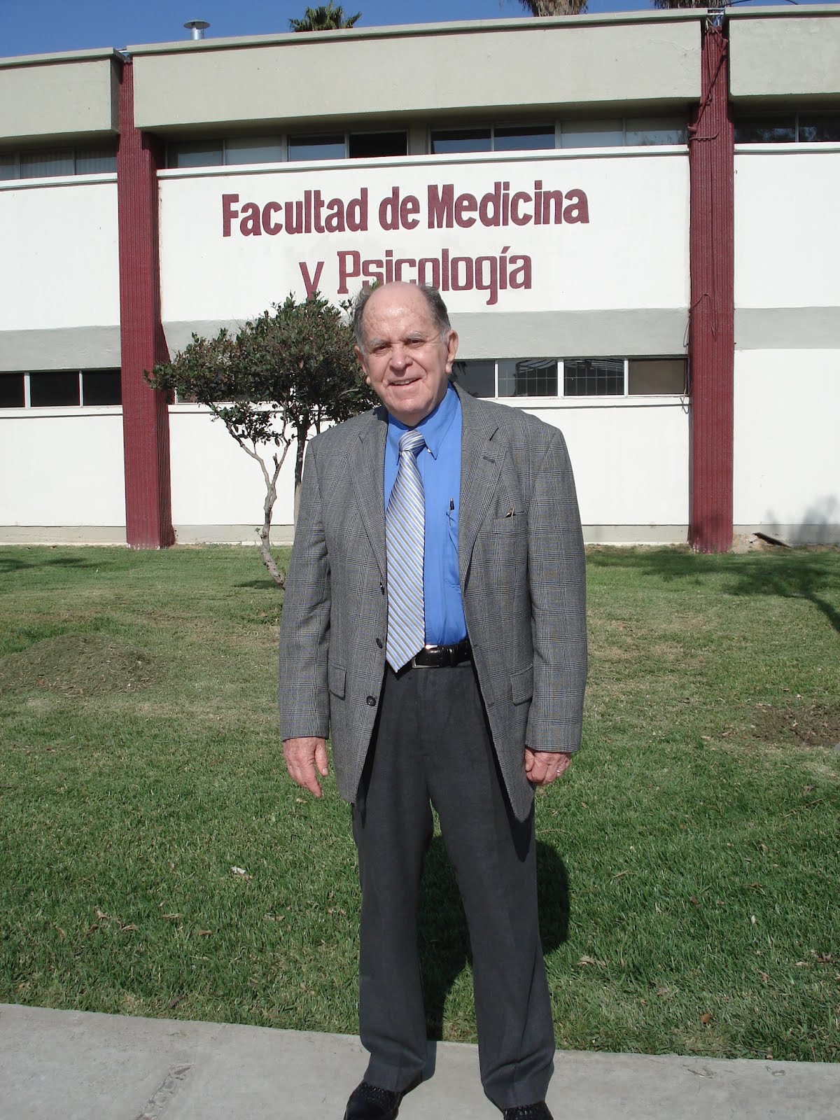Egresados Medicina Tijuana DR. CERVANTES OCHOA PEDRO