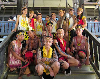 Pakaian Adat Kalimantan Barat Gambar Pakaian Adat Kalimantan Barat