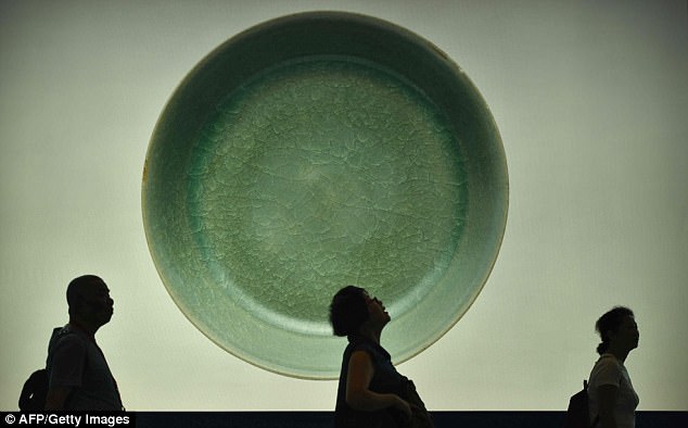 1000 years old chinese ceramic dish 