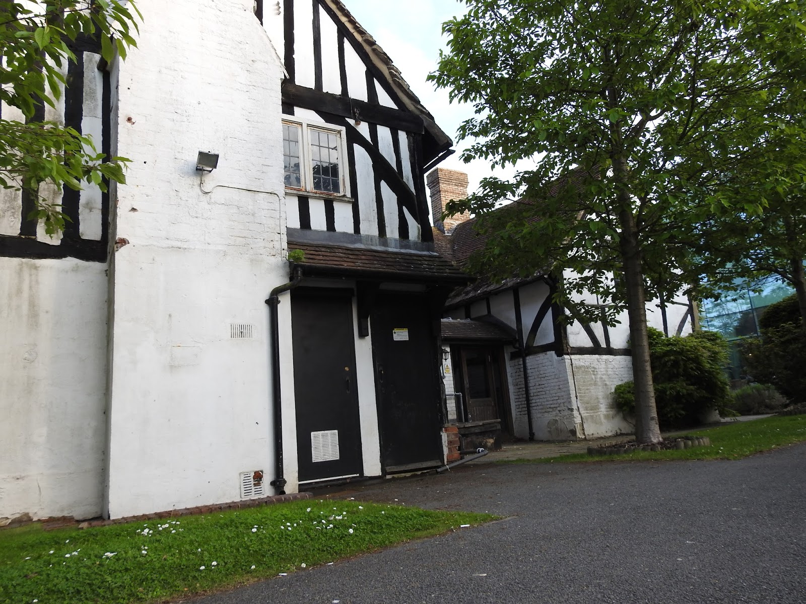 Crawley Old Town SIXTEEN PICTURES Edgeworth House & Wing House (Gatwick)