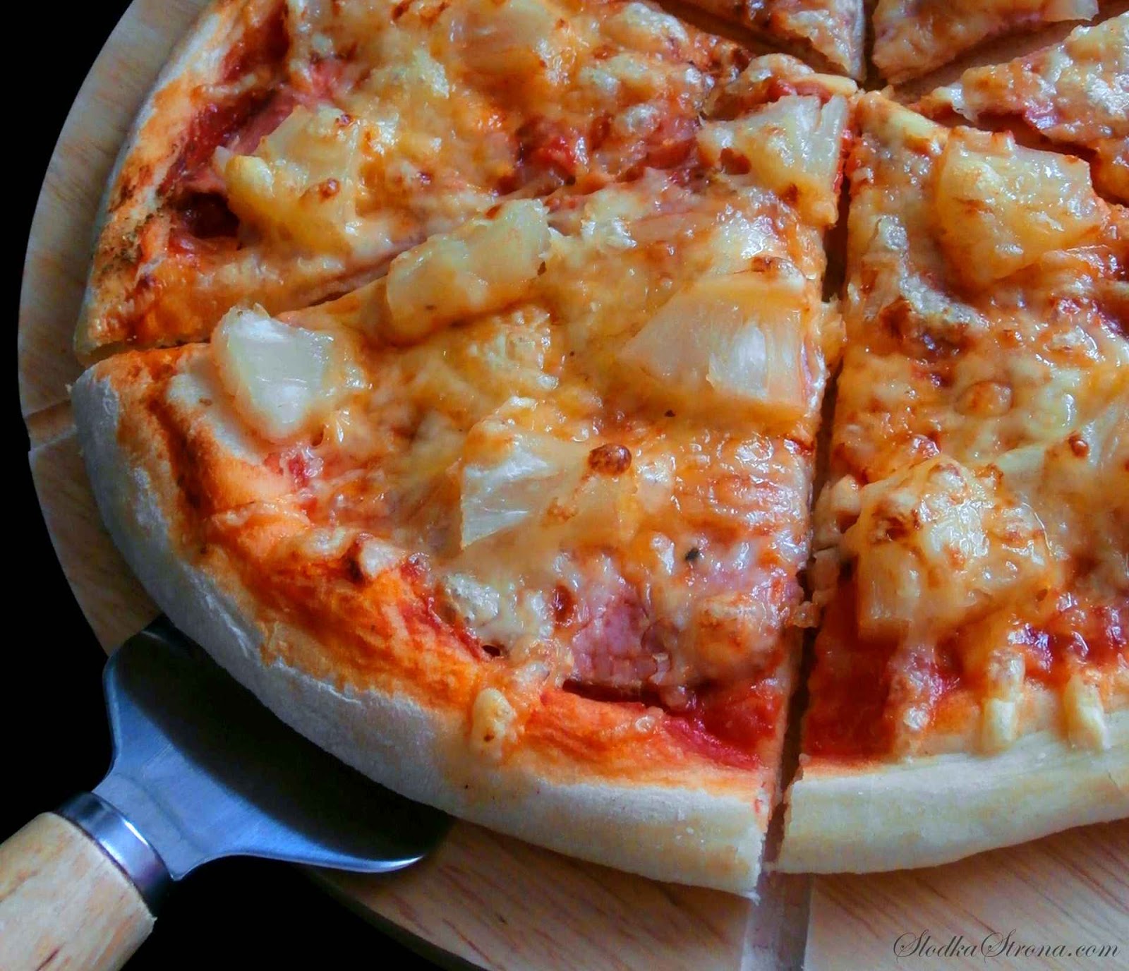 Domowa Pizza Hawajska - Przepis - Słodka Strona