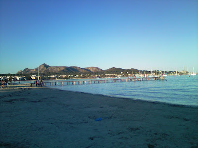 plaża w alcudii, widok na port alcudia